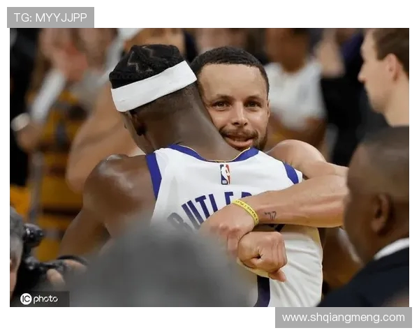 库里刷爆纪录轰38分+9记三分，格兰特8中0躺赢，开拓者双杀勇士